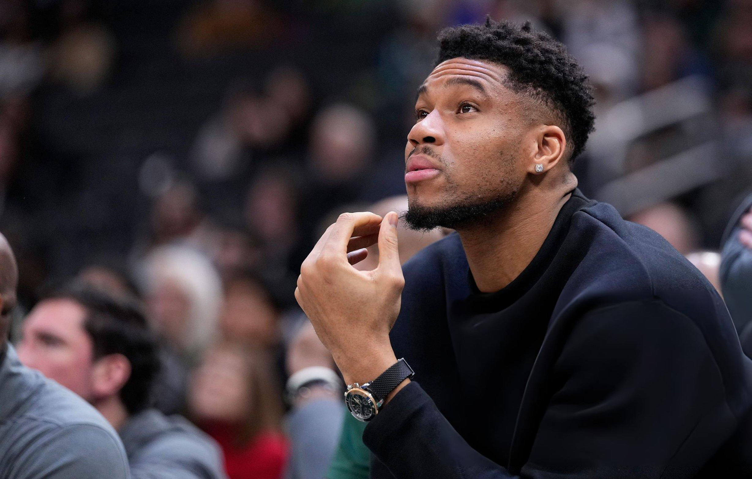 Giannis diz estar focado na recuperação e evita falar sobre o futuro