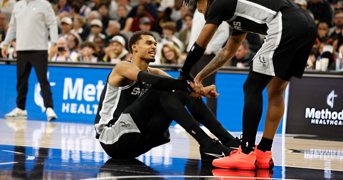 Susto passa: Wembanyama não tem lesão no joelho