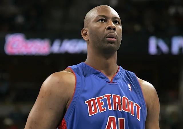 Elden Campbell morre por afogamento após mal súbito durante pescaria