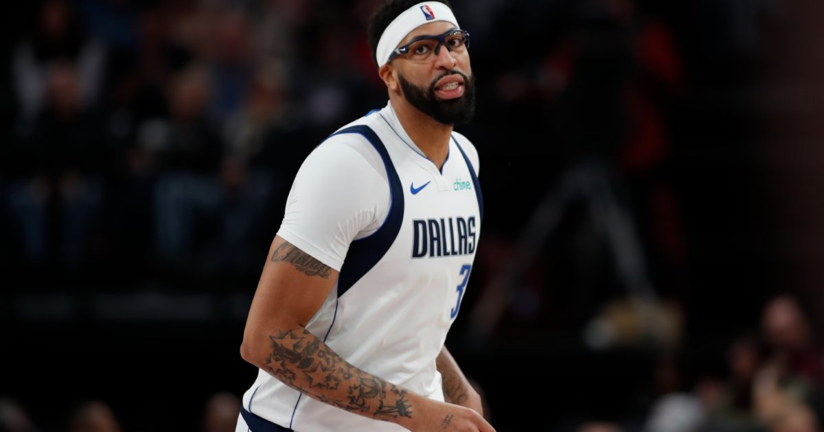 Anthony Davis evita cirurgia, mas pode desfalcar os Mavs por até oito semanas