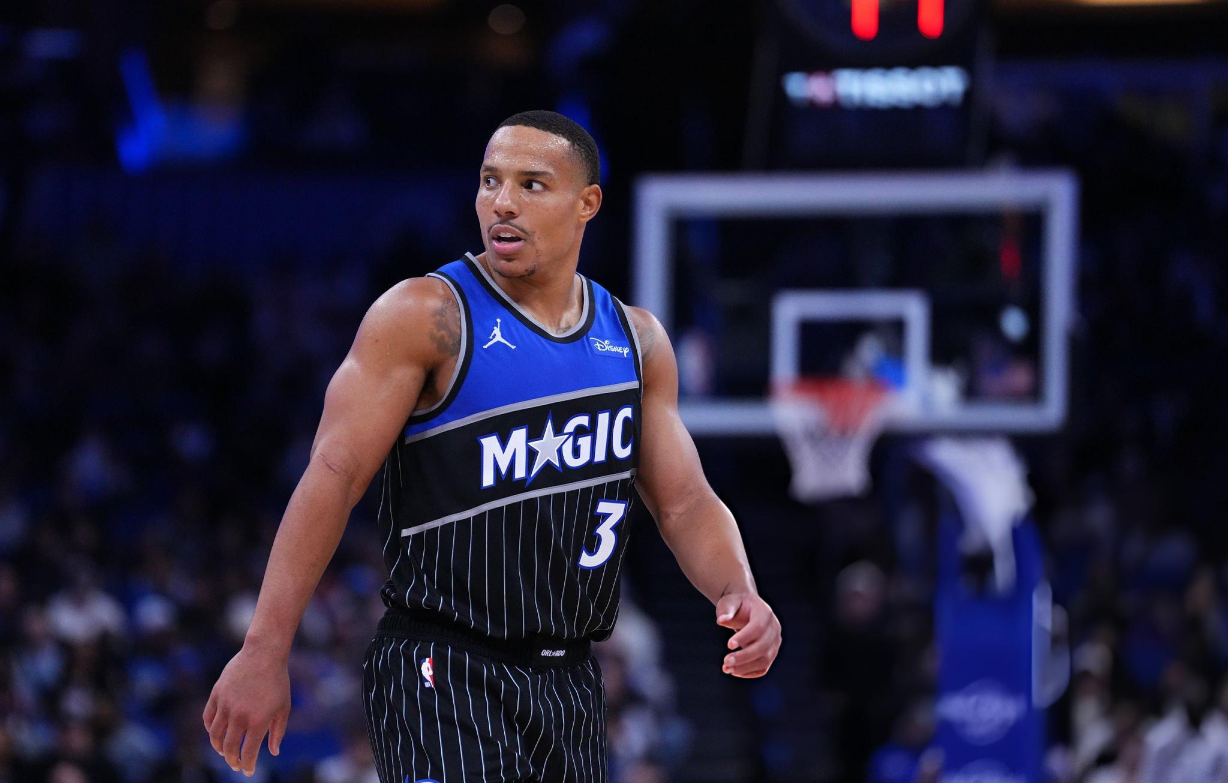 NBA Multa Desmond Bane por arremessar a bola em og Anunoby