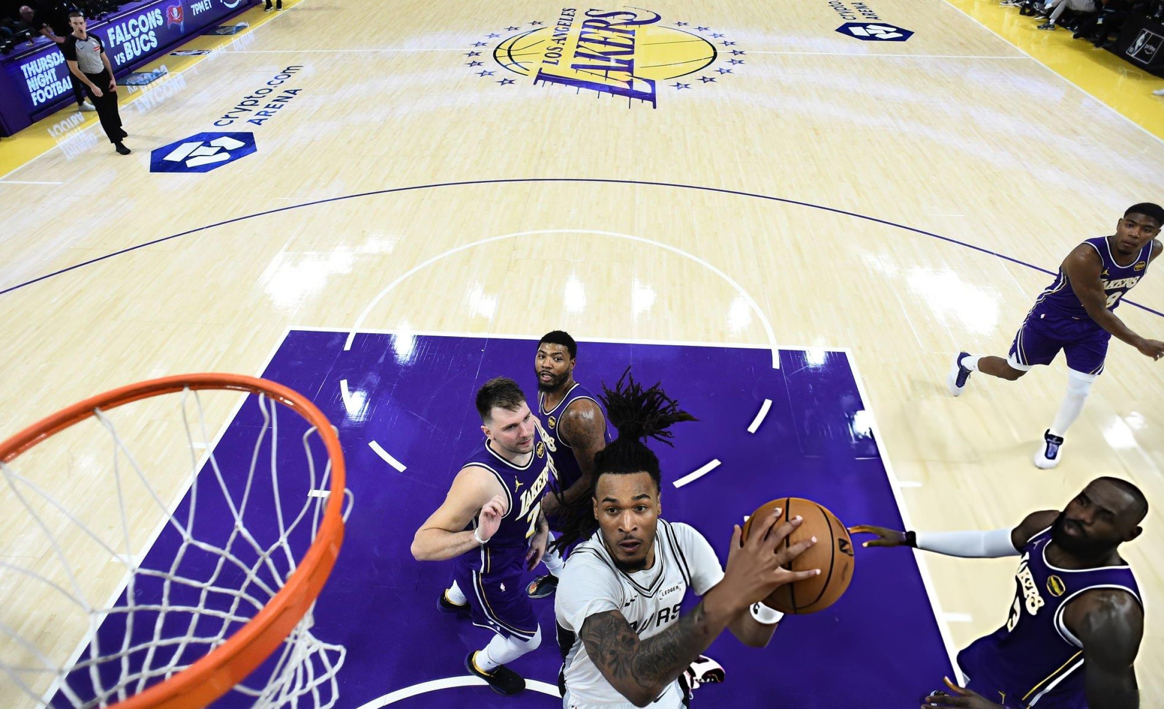 Stephon Castle comanda vitória e Spurs elimina Lakers