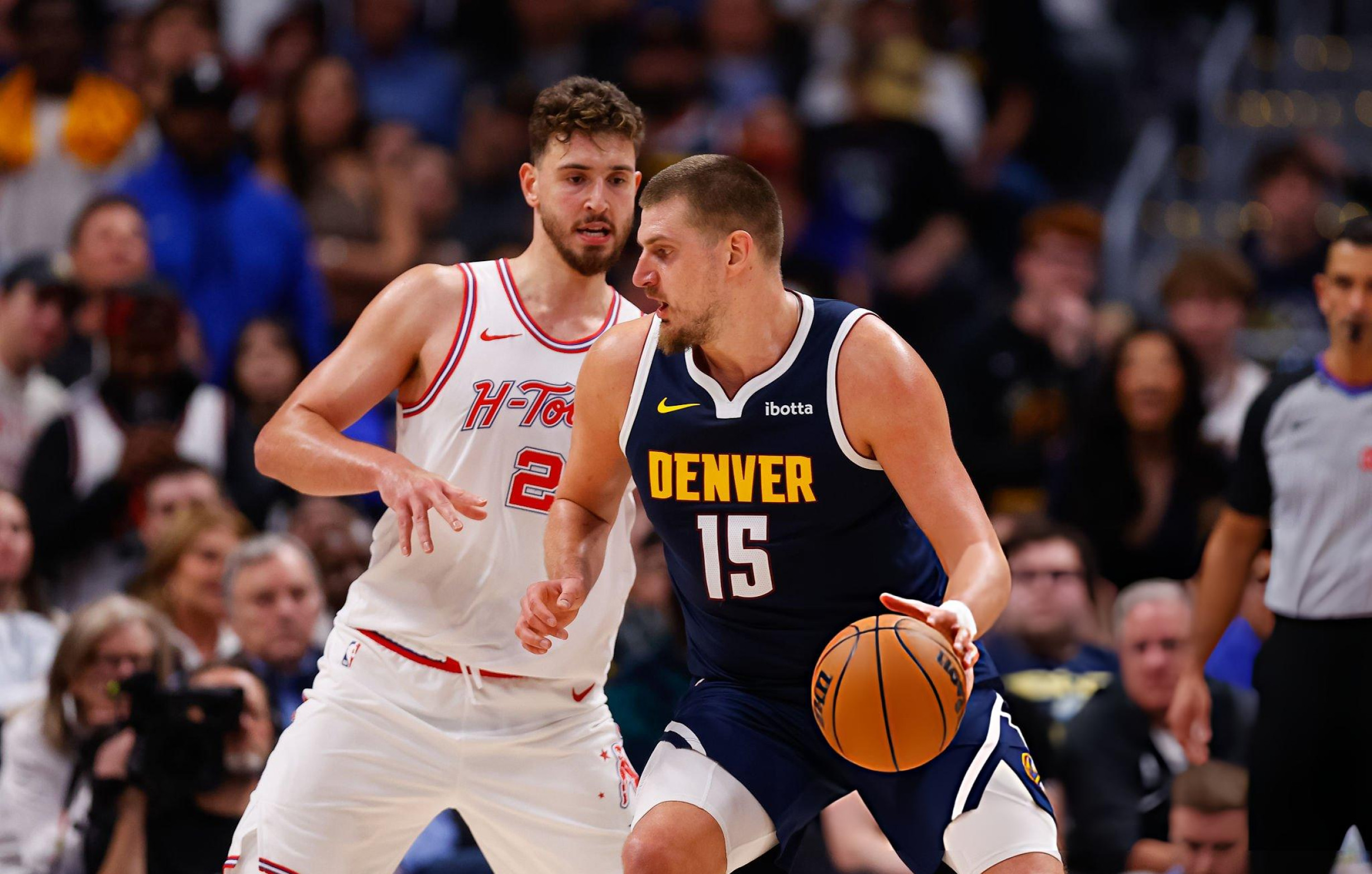 Jokic comanda vitória dos Nuggets sobre os Rockets na prorrogação