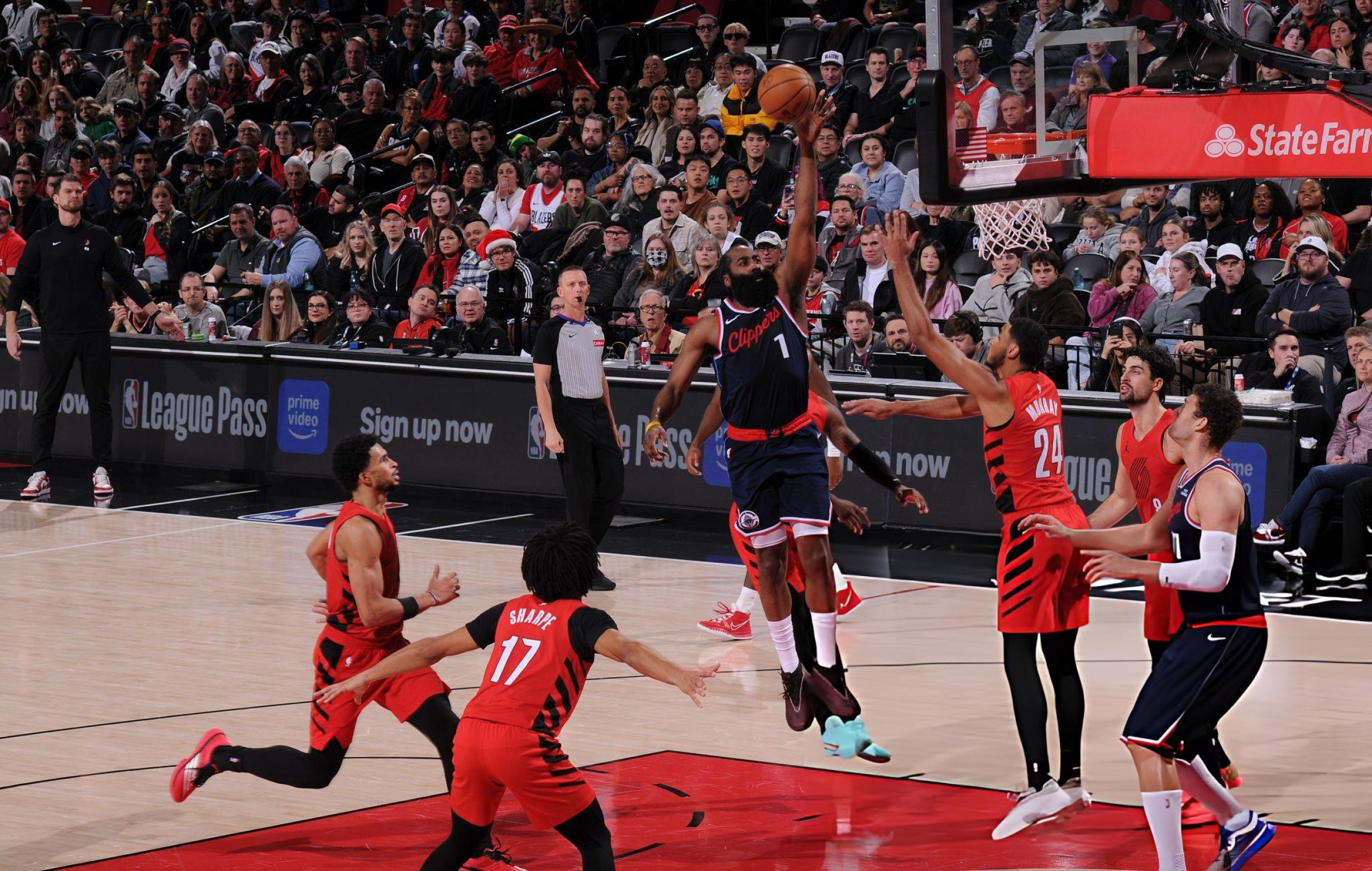 Harden e Lopez comandam show do Clippers em vitória sobre o Blazers