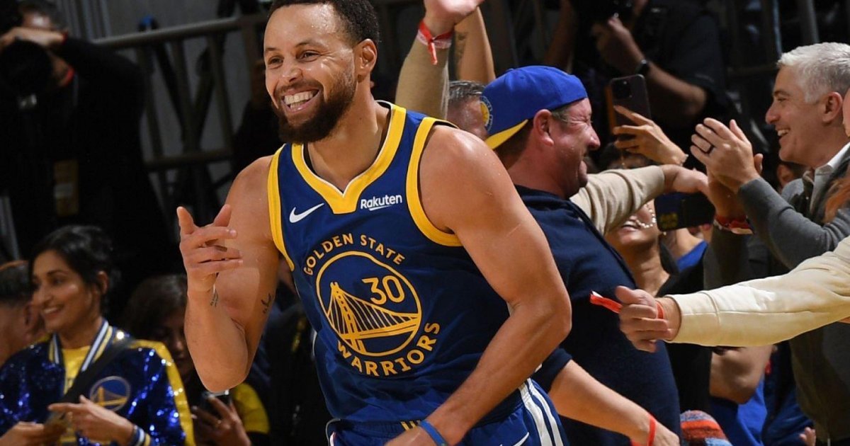 Curry decide e Warriors supera Bucks