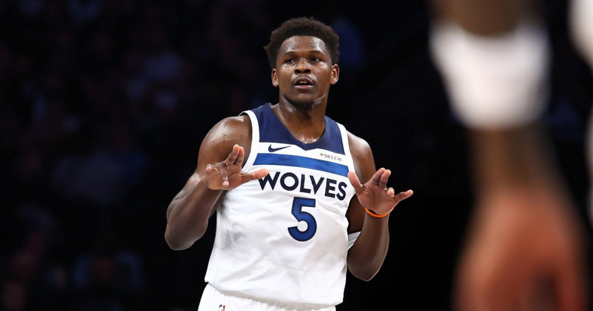 Wolves vencem Cavs com marca histórica de Edwards