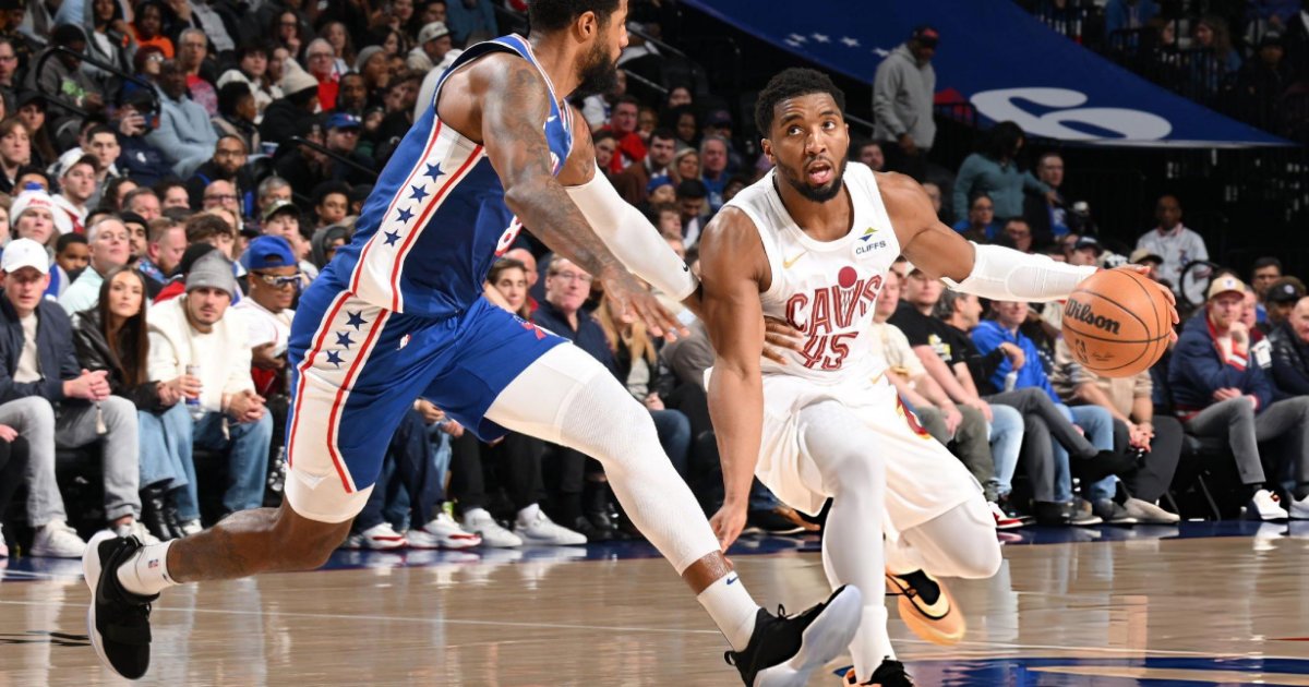 Donovan Mitchell brilha e Cavs atropela 76ers