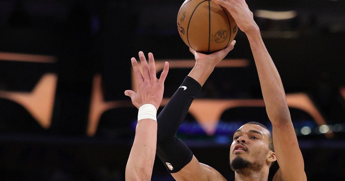 Victor Wembanyama dá show, e Spurs atropela Lakers