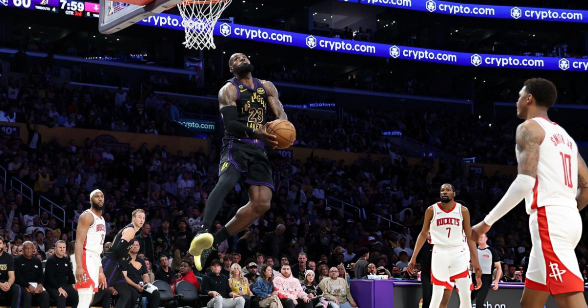 LeBron James lidera Lakers e derrota Rockets para abrir 2 a 0 na série